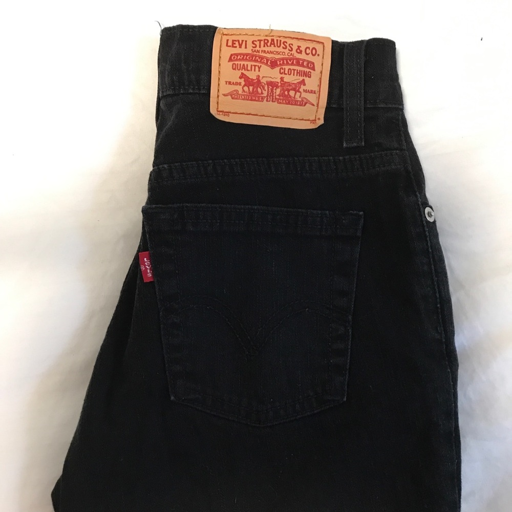 Petite straight-leg black Levi’s